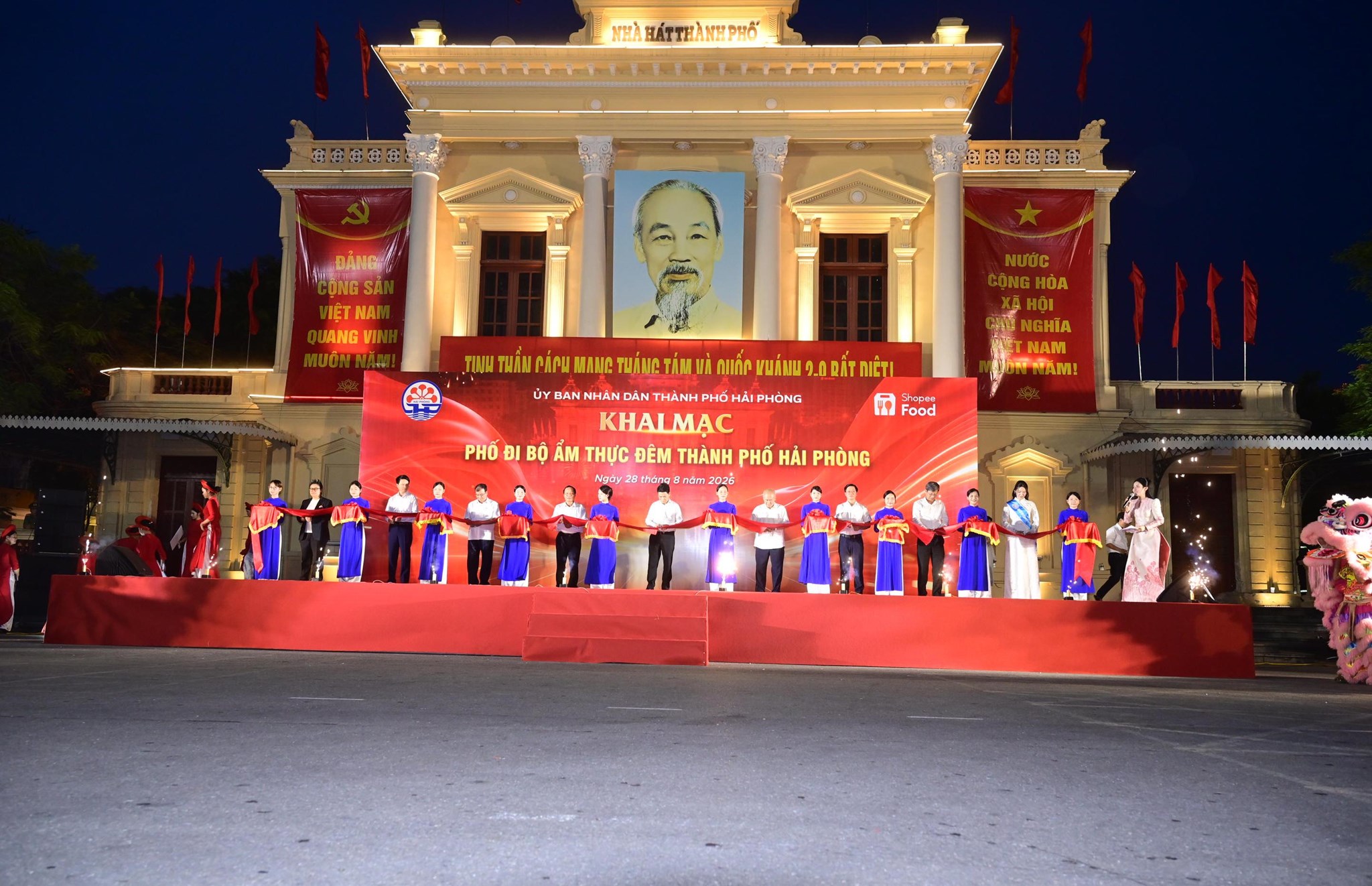 Chương trình nghệ thuật tại phố đi bộ dải trung tâm thành phố tối thứ 6, thứ 7 tuần này (23, 24/10/2026)