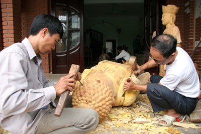 Làng tạc tượng gỗ Bảo Hà 