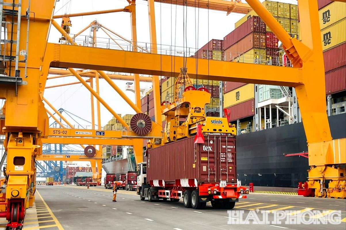 Tình hình vận tải hàng hóa và hành khách tháng 8 và 8 tháng năm 2025