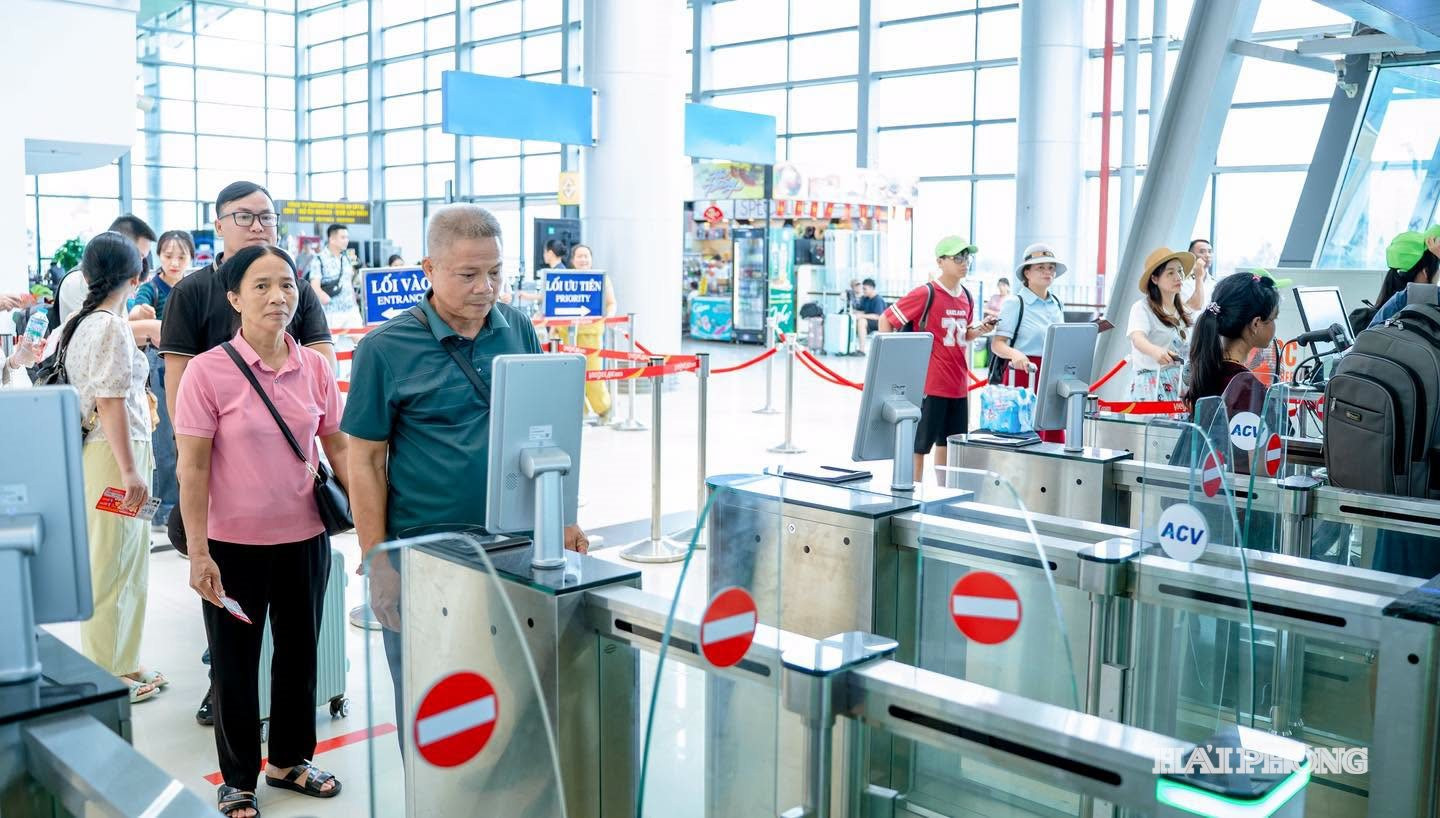 Trường hợp thay đổi lịch bay, chậm chuyến có hành khách trên khoang, người vận chuyển có nghĩa vụ gì đối với hành khách?