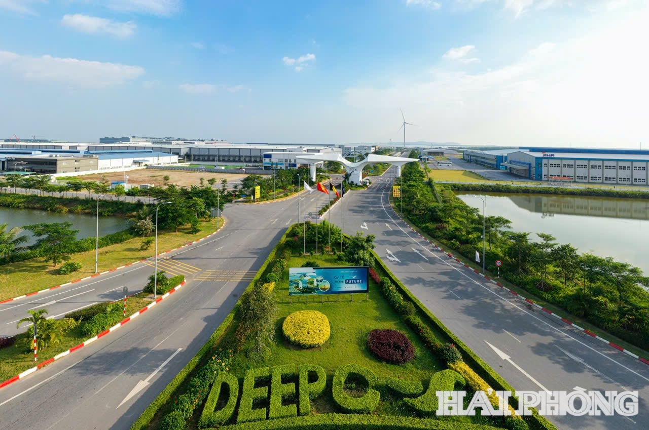 Báo cáo Kế hoạch phát triển kinh tế - xã hội năm 2025 và nhiệm vụ, giải pháp 6 tháng cuối năm 2025 của thành phố sau sắp xếp