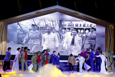 Chương trình nghệ thuật ‘Vang tiếng Bác giữa mùa thu đất Cảng’