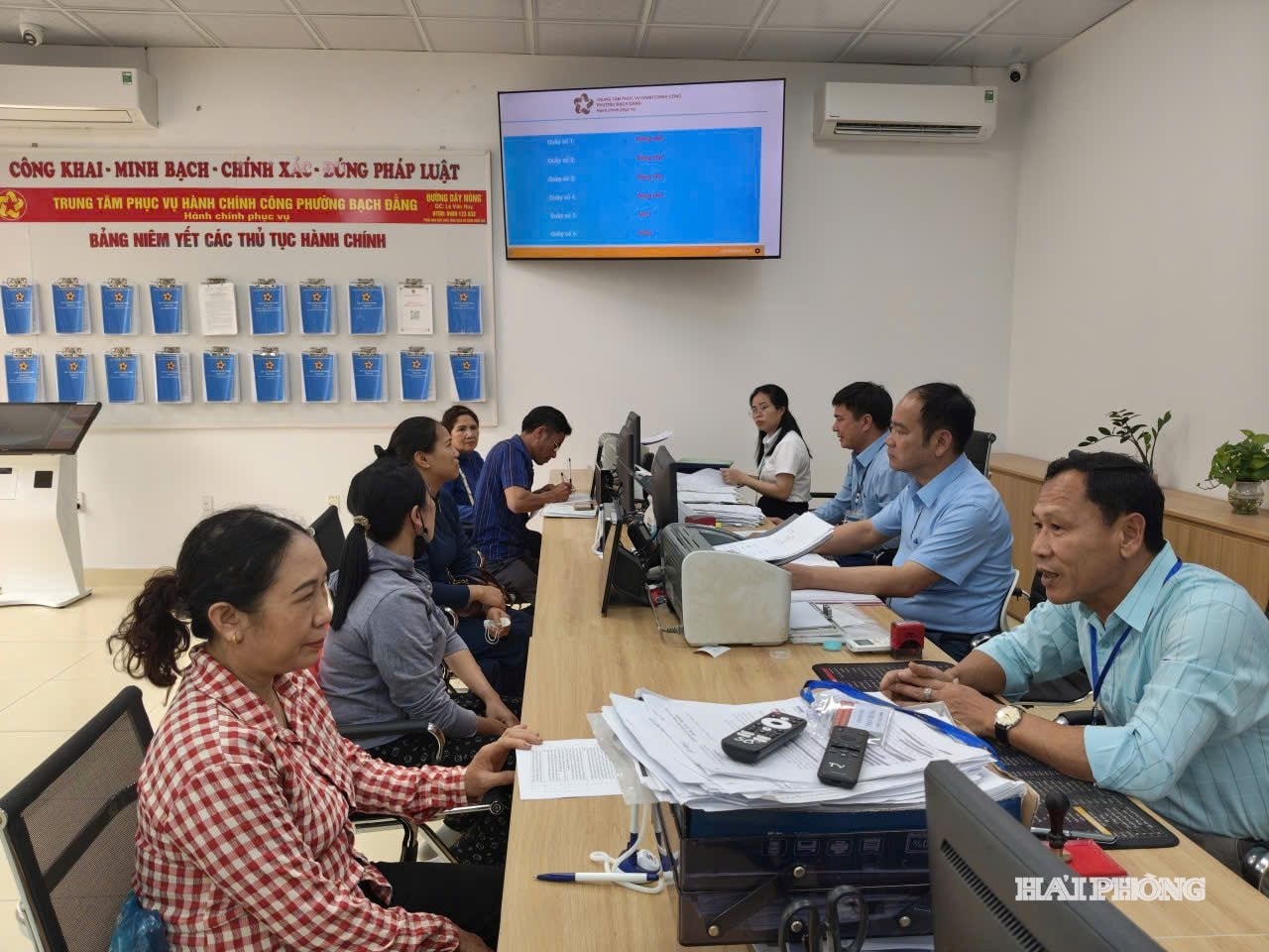 Cải cách hành chính, nâng cao chất lượng phục vụ tại phường Bạch Đằng