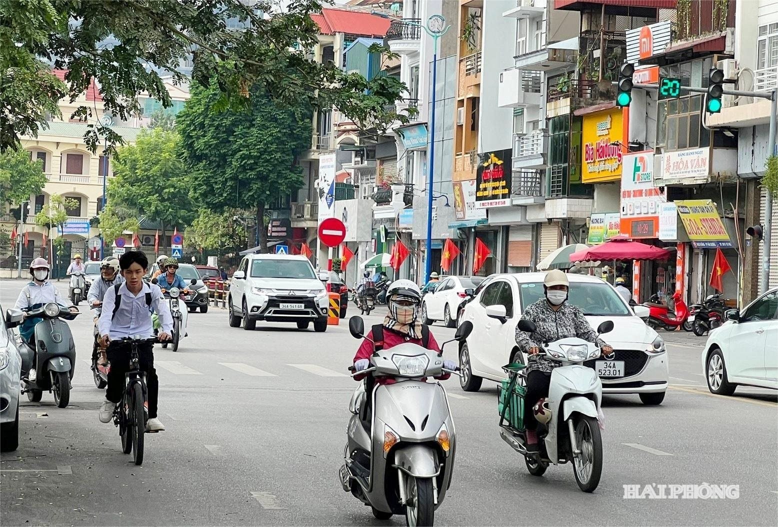 Không khí lạnh tăng cường, tại trạm Bạch Long Vỹ có gió đông bắc mạnh cấp 6