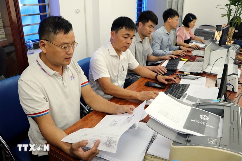 Người dân không cần công chứng khi xác thực thông tin đất đai trên VNeID