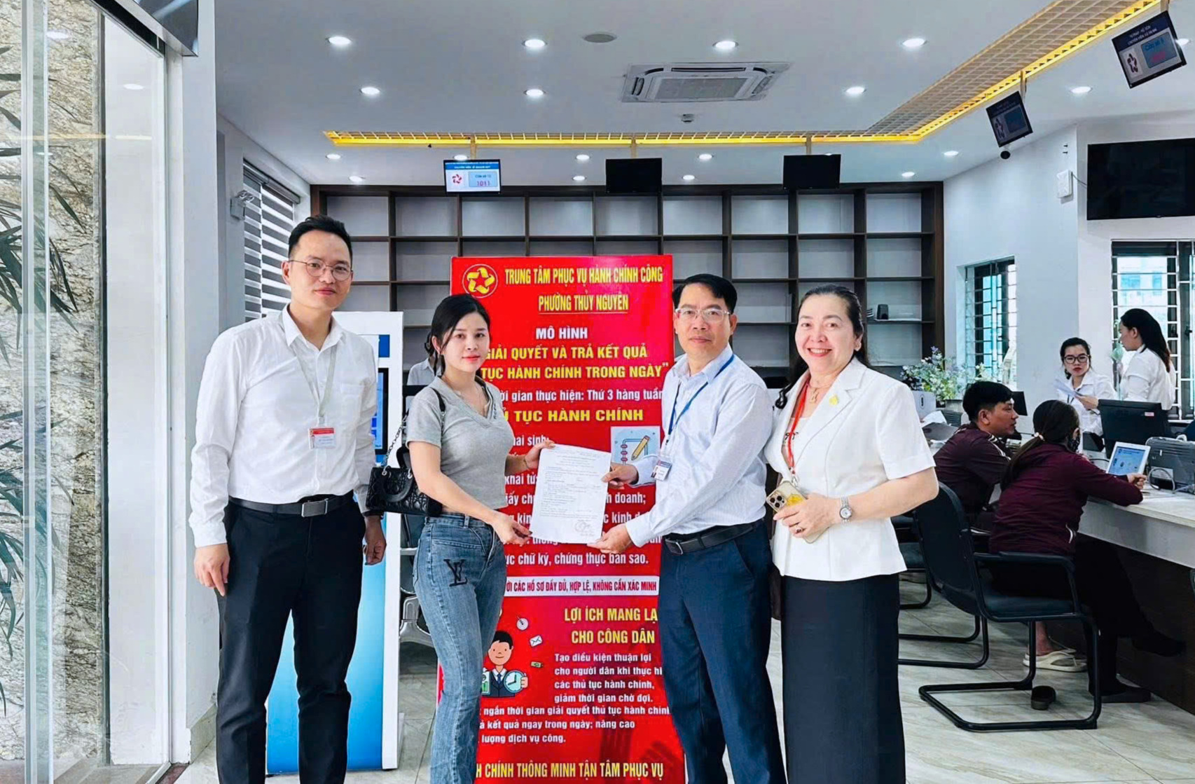 Phường Thuỷ Nguyên tăng tốc cải cách hành chính với mô hình “Giải quyết và trả kết quả thủ tục hành chính trong ngày”