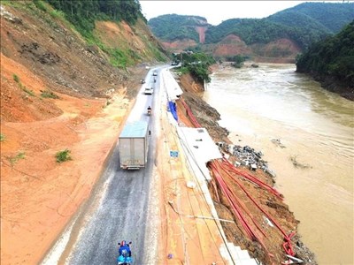 Thủ tướng yêu cầu 15 tỉnh, thành phố chủ động ứng phó nguy cơ mưa lũ, sạt lở đất do ảnh hưởng của bão số 11